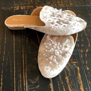 Qupid size 9 woman’s slides velour with pearls and gems